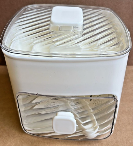 Ice cube maker grid - grid, press